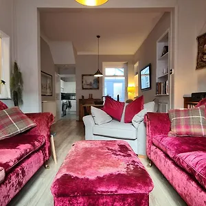 Comfy Very Close To Cardiff Barry